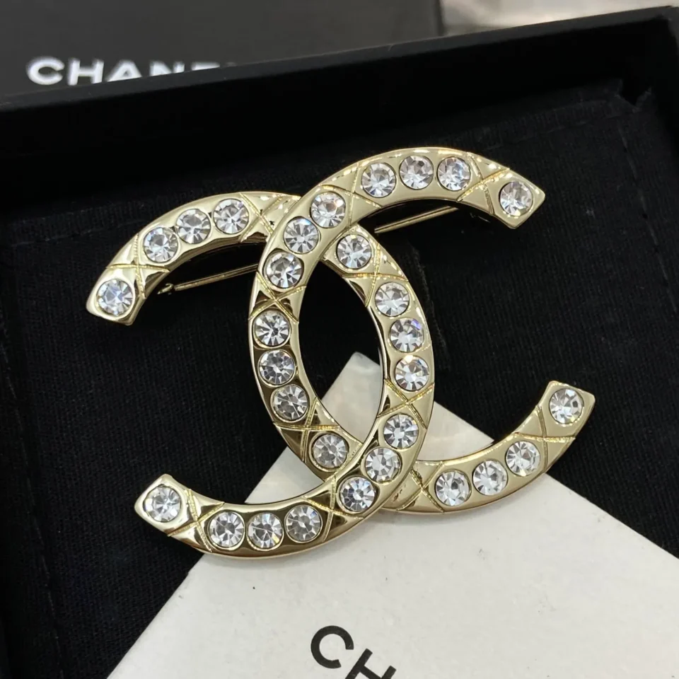 CHANEL crystal cc logo brooch
