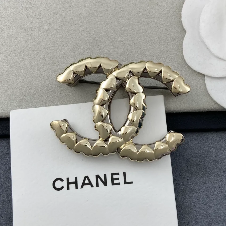 Chanel CC LOGO pedant brooch