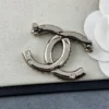 Chanel CC LOGO pedant brooch