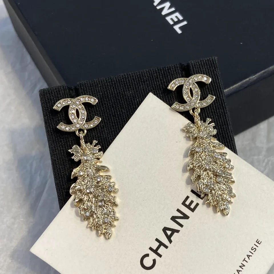CHANEL feather shape earrings
