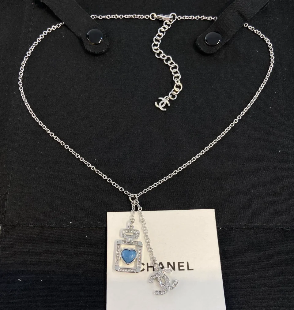 CHANEL Bijoux necklace