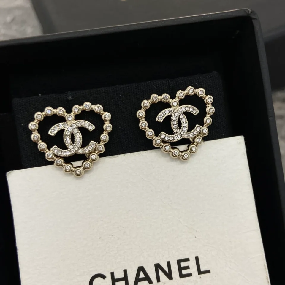 Chanel heart shape studs , golden/silver