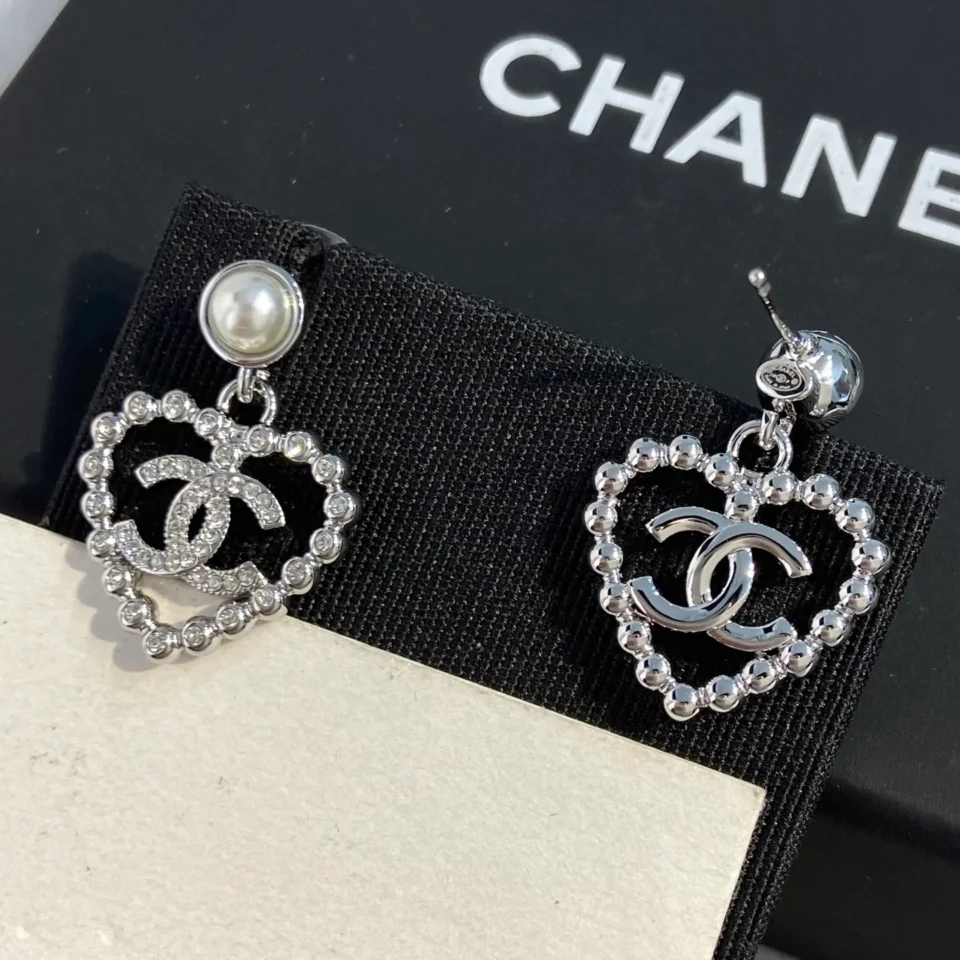 Chanel heart shape earrings , golden/silver