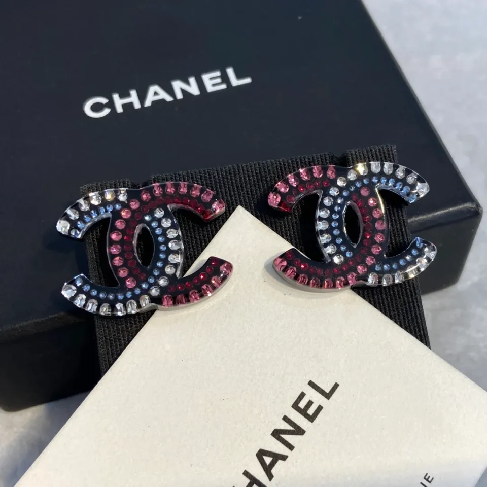 CHANEL crystal Contrast color  studs