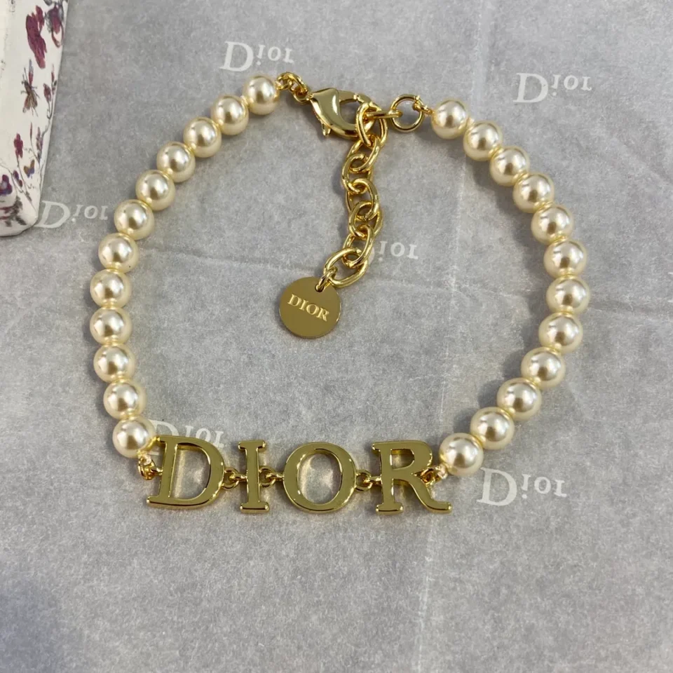 Dio(r)evolution pearl bracelet with logo