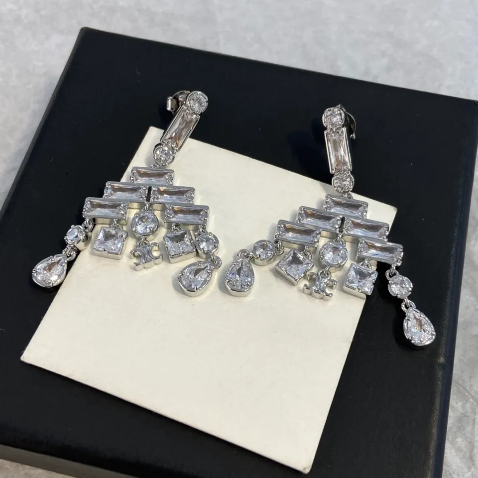 CHANEL Cascading drop pedant earrings