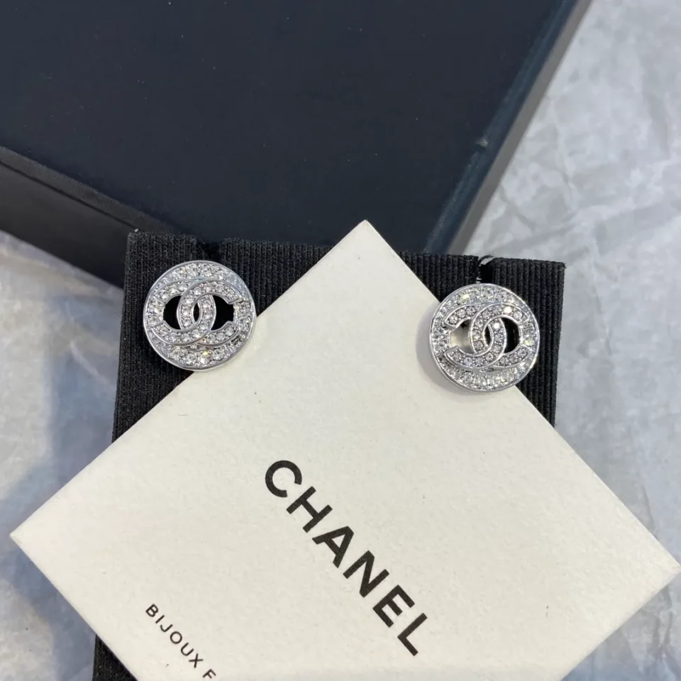 ​​CHANEL cystal ear studs