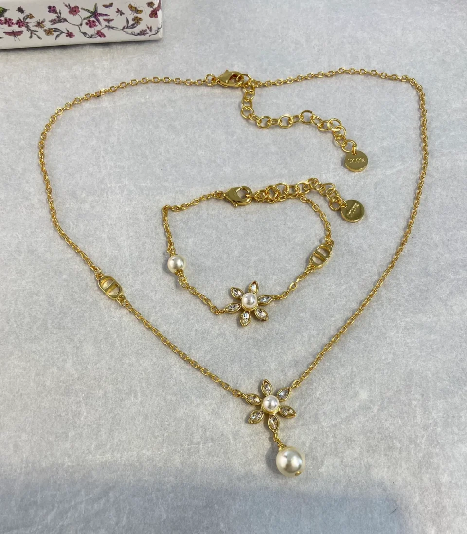 ​​Dior sunflower necklace ,sunflower bracelet