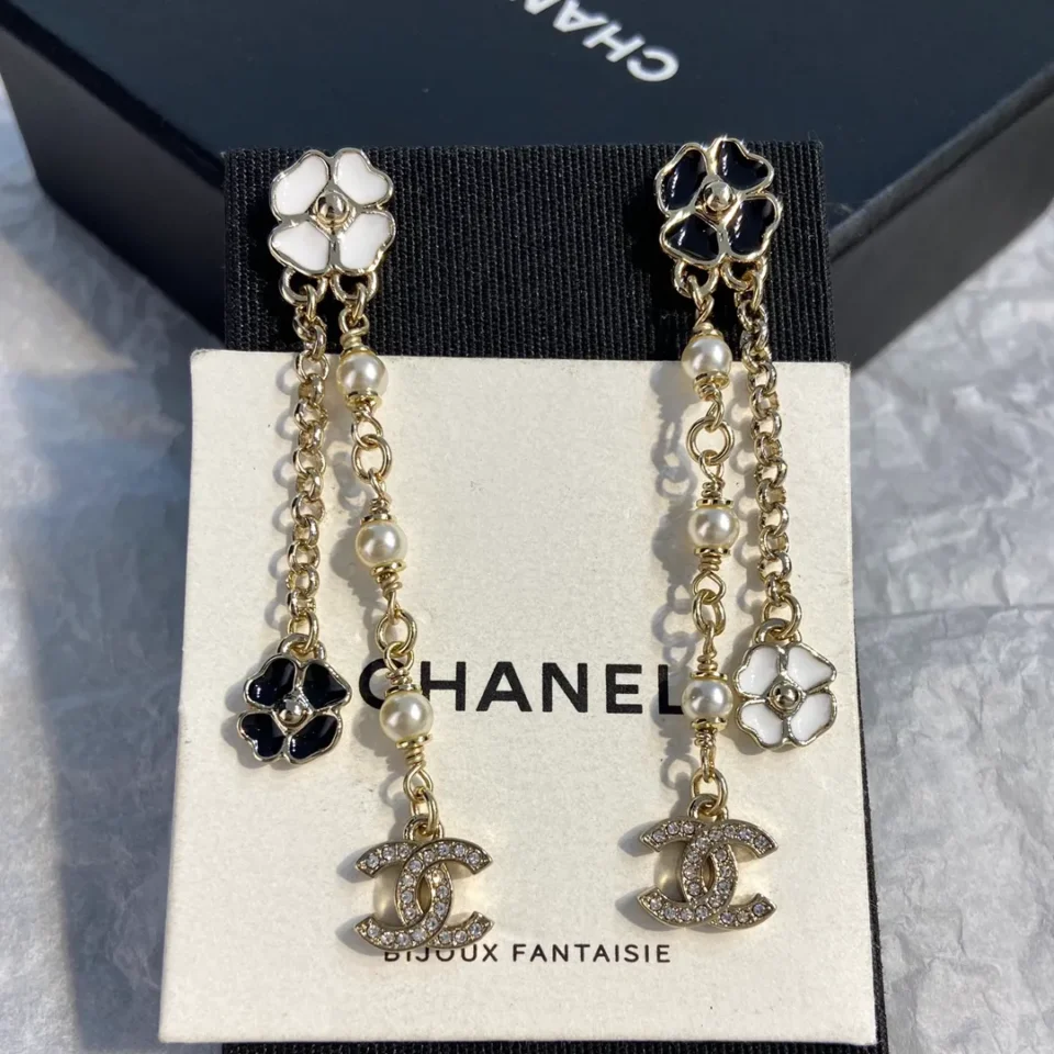 CHANEL Clover Earrings ,black and white