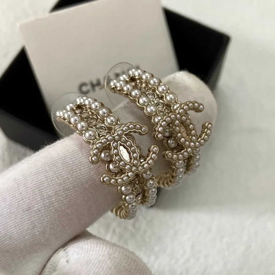 CHANEL full Pearl Hoops