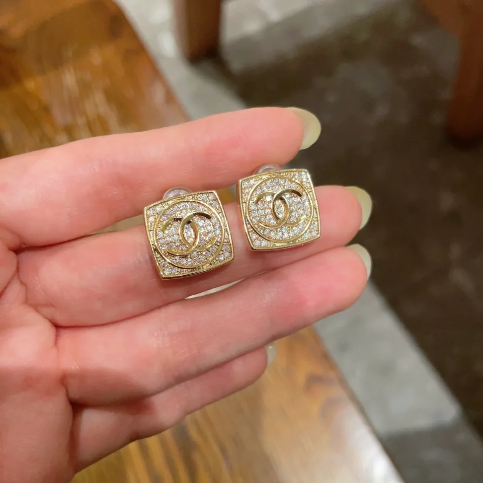 Chanel Cruise 2024/25 stud earrings , rose golden