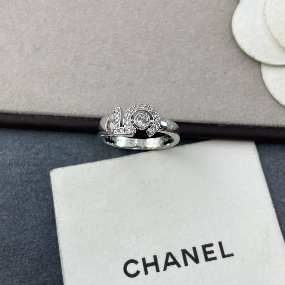 Chanel Eternal N°5 Rings