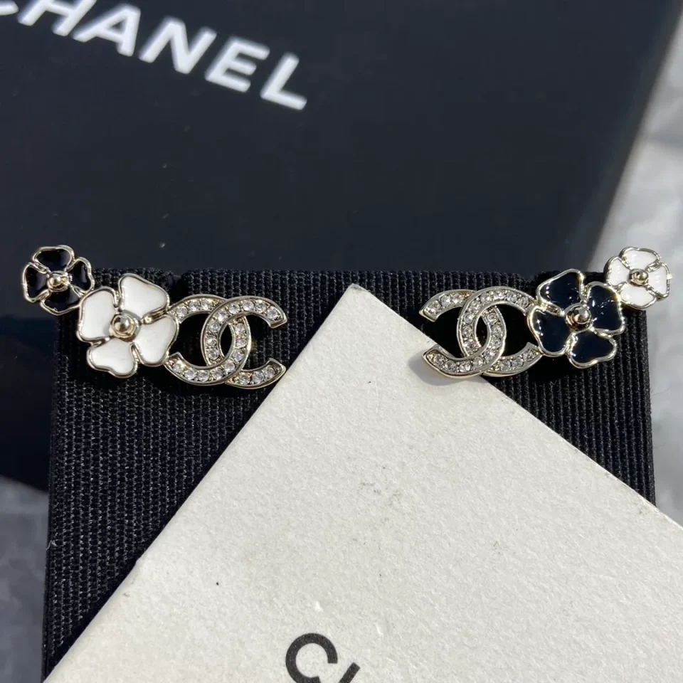 Chanel camellia stud earrings , White & Black