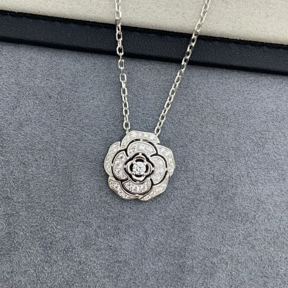 Chanel Bouton de Camélia necklace
