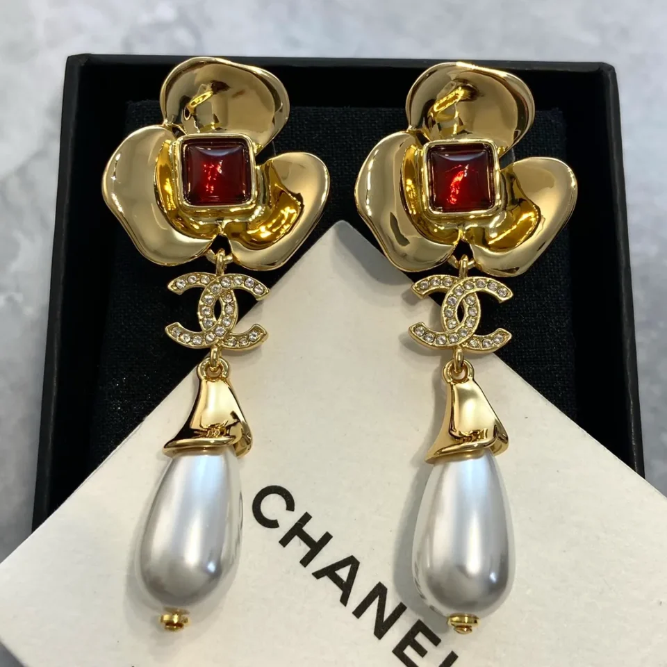 Chanel Camélia pearl pedant Earrings