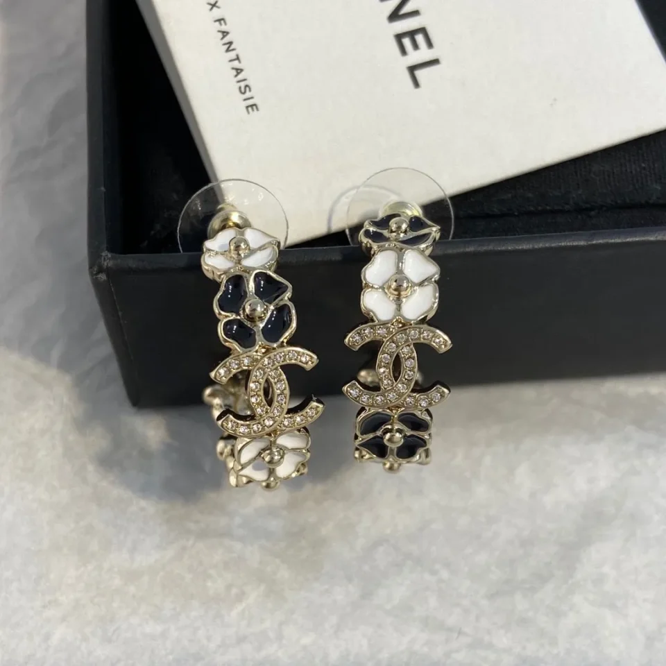 CHANEL Spring-Summer 2025 Pre-collection Stud Earrings Black & White
