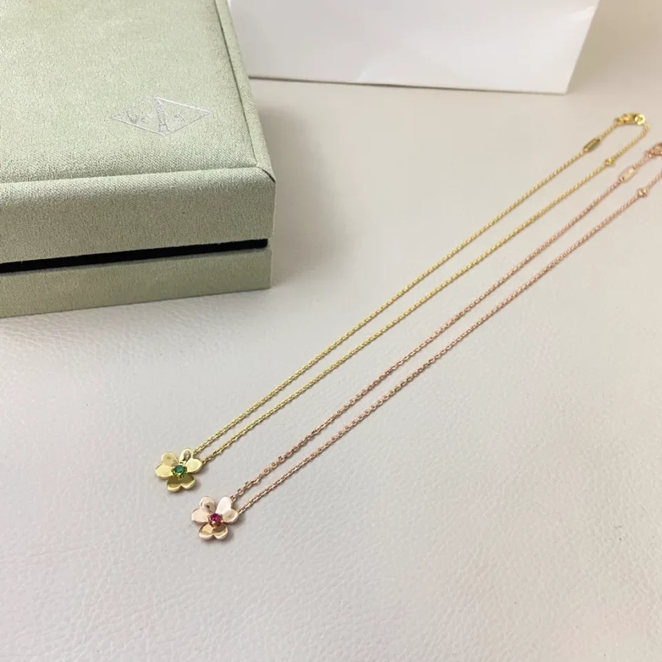 Frivole pendant necklace, small model ,Pink diamonds,Green diamonds