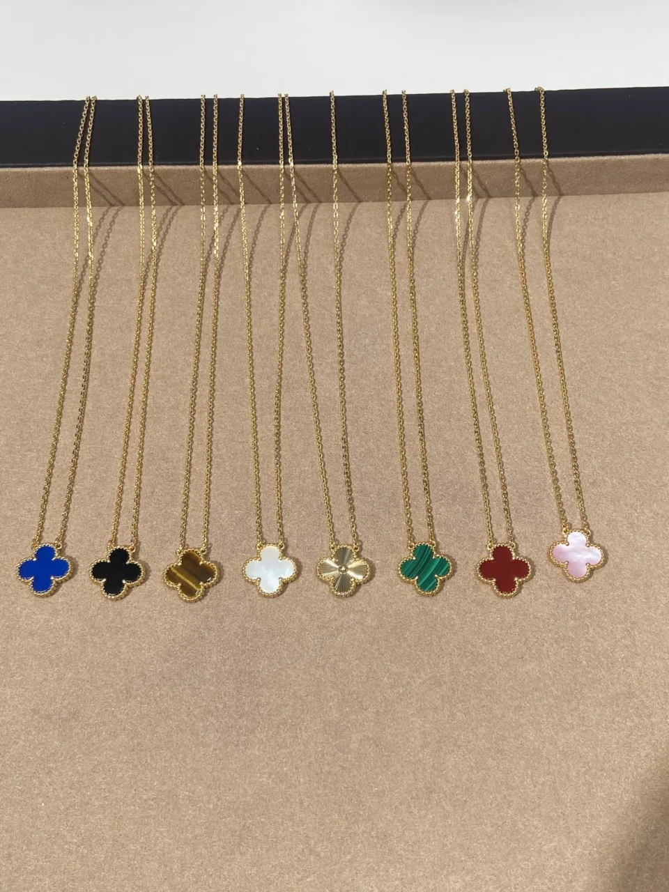 Vintage Alhambra pendant ,Blue | Black | Deep golden | White | Light golden | Green | Red | Pink