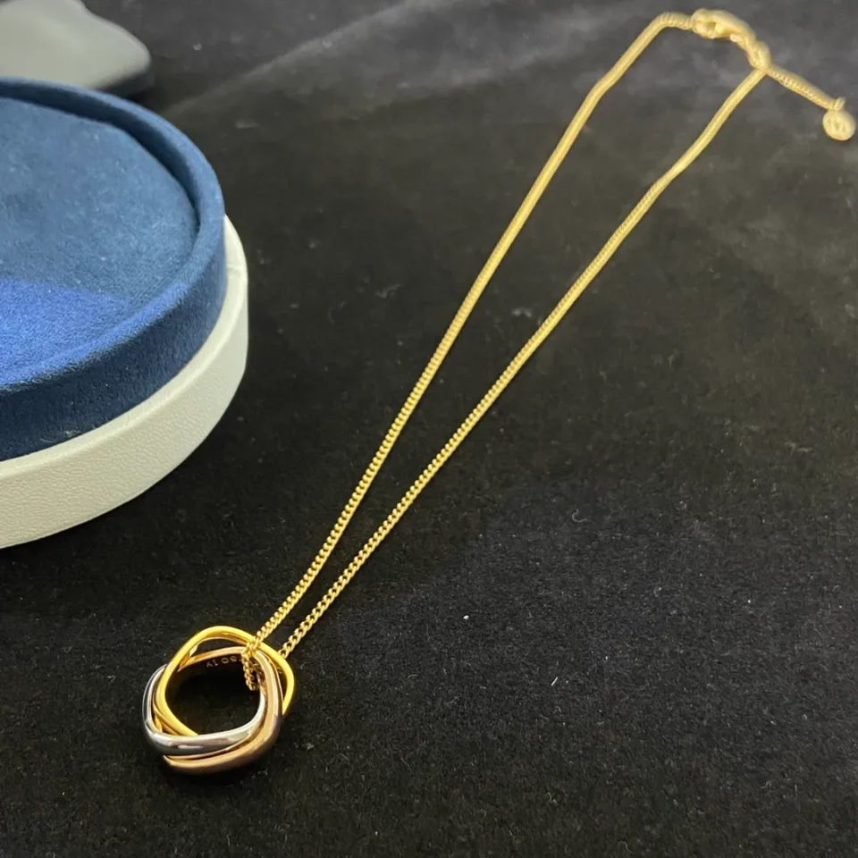 Trinity pendant, cushion-shaped