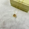 Perlée clovers pendant