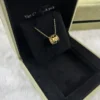 Perlée clovers pendant