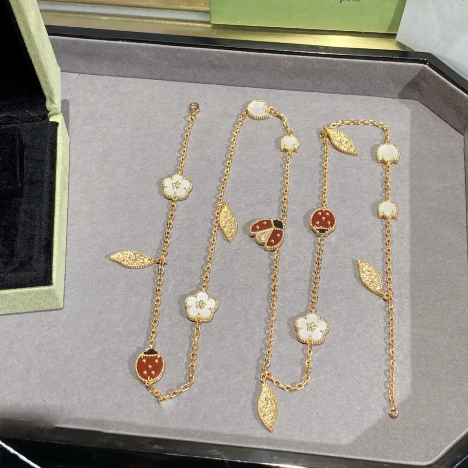 Lucky Spring long necklace, 15 motifs