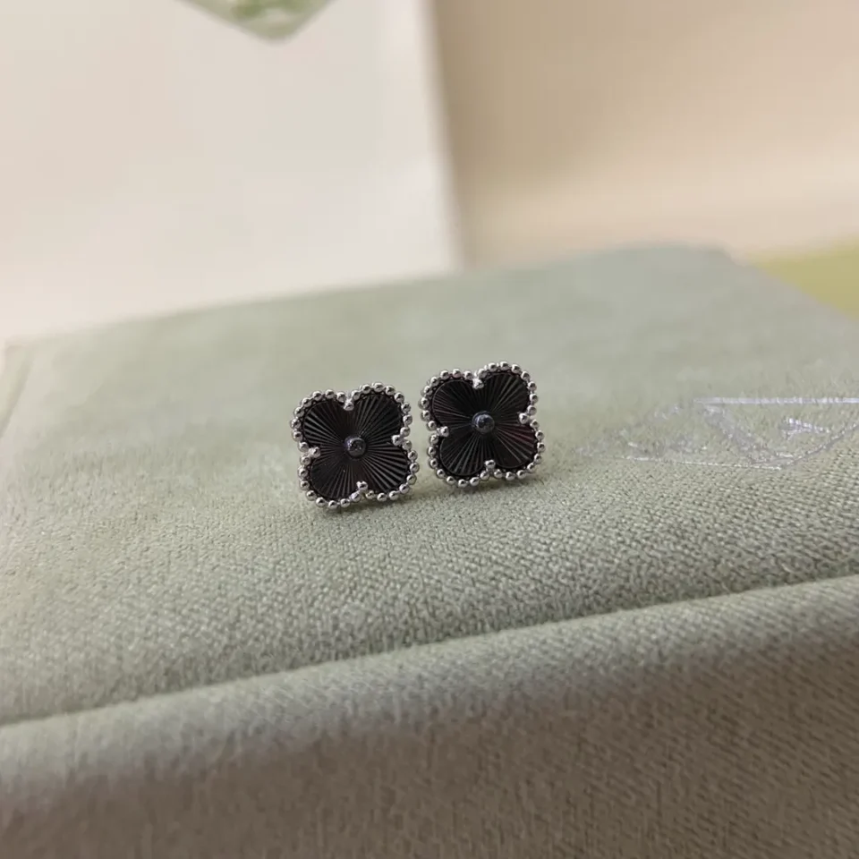 Vintage Alhambra earrings