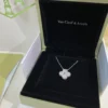 Vintage Alhambra pendant With diamonds