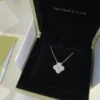 Vintage Alhambra pendant With diamonds