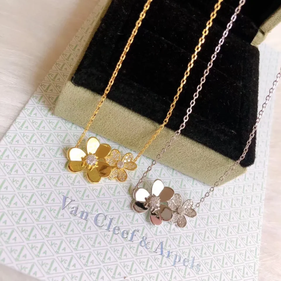 Frivole pendant, 2 flowers