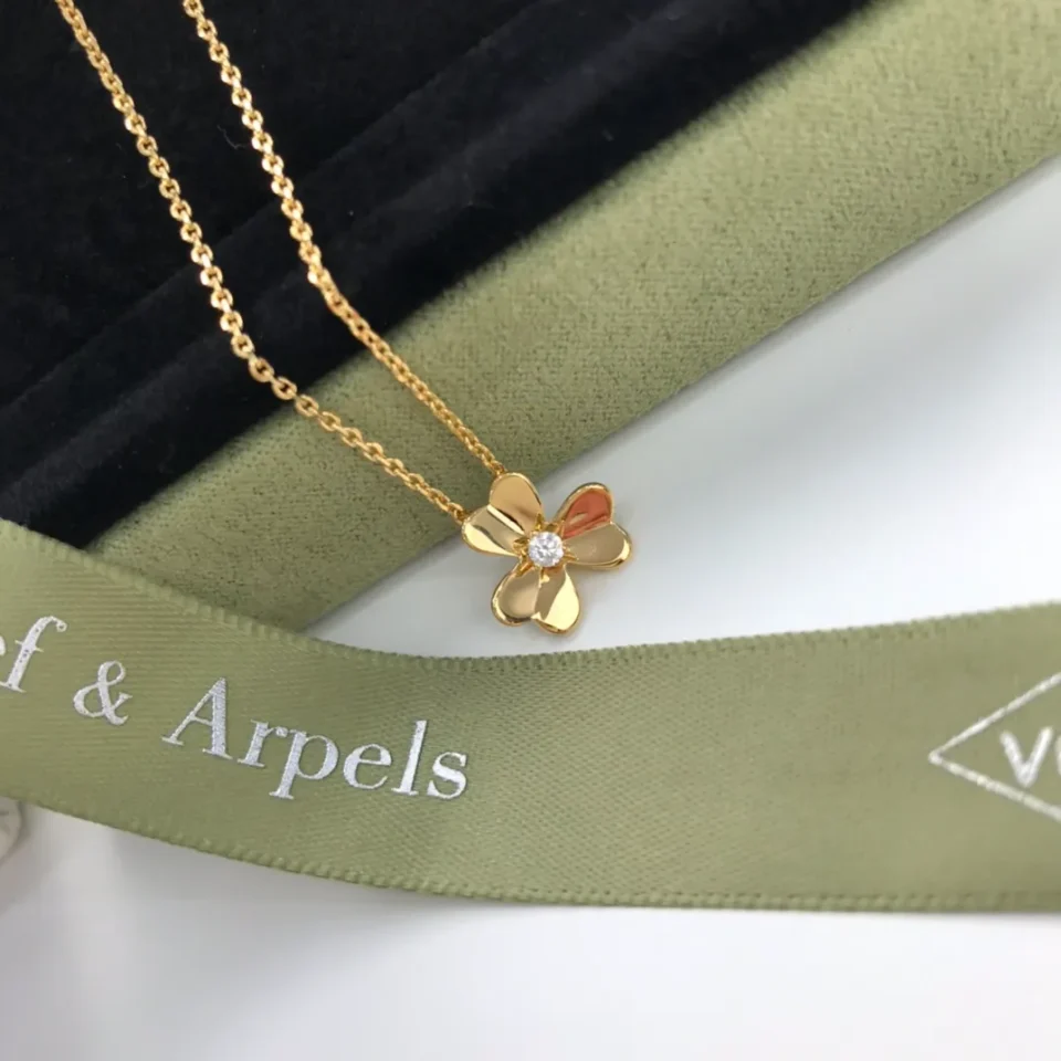 Van Cleef & Arpels Frivole pendant
