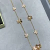 Frivole necklace, 9 flowers