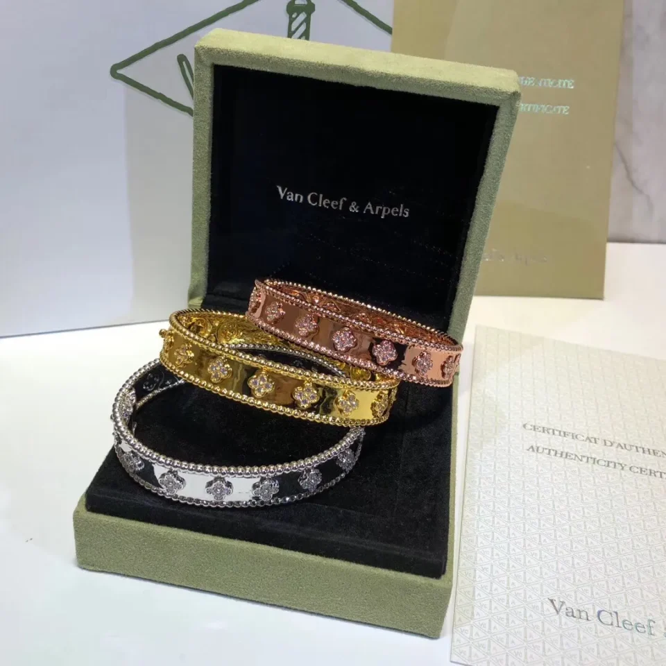 Perlée clovers bracelet, medium model