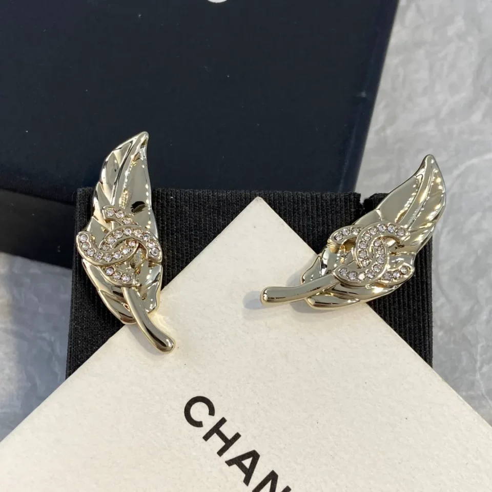 2024/25 Métiers d’art Chanel Stud Earrings,Metal & Strass  Gold & Crystal