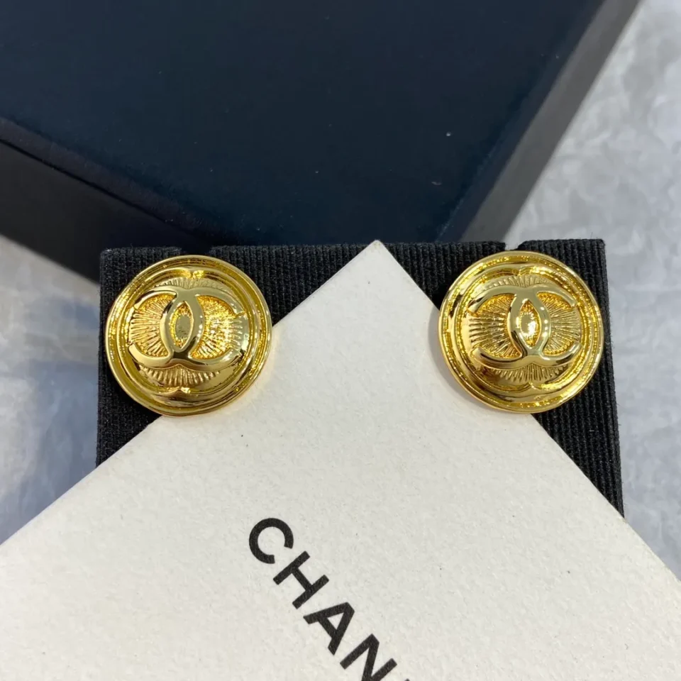 2024/25 Métiers d’art   Stud Earrings   Metal & Lambskin  Golden