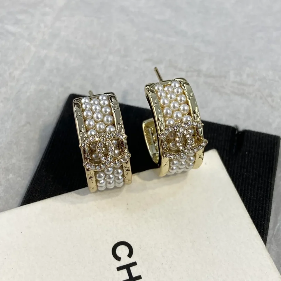2024/25 Métiers d’art Chanel Pendant Earrings  Metal, Glass Pearls & Strass  Gold, Pearly White & Crystal